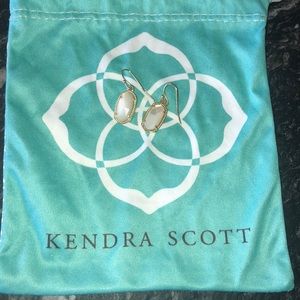 Kendra Scott Lee earring with white ivory stone